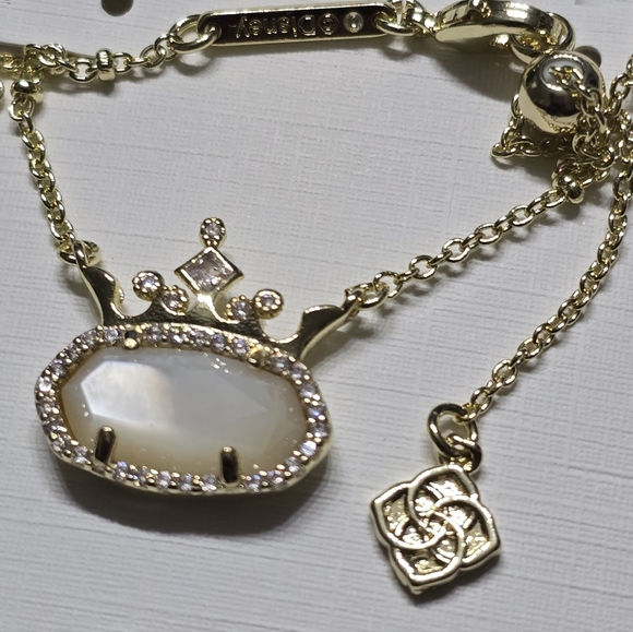 Kendra Scott Elisa Princess Gold Short Pendant Necklace - Picture 4 of 4